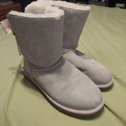 Women's size 11 Uggs