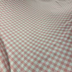 Tablecloth for circular table