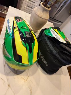 Troy Lee Designs “Speed Equipment” (SE) Helmet XL, with carrying Bag