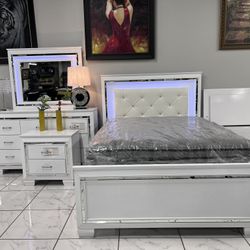 4pc Queen Bedroom Set ✨ LED Light 🔥🤍🔥🤍