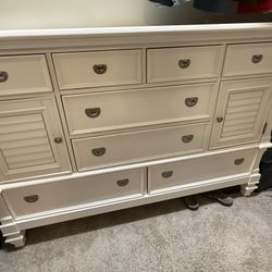 Cream/White Wood Dresser – Good Condition!