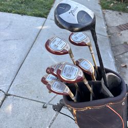 Golf club set with Aspen hybrid, golf clubs, and Callaway bag right handed