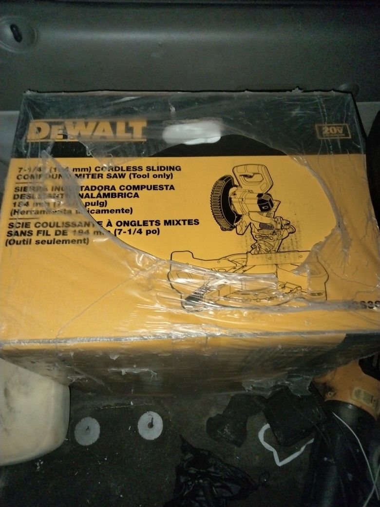 20v Dewalt Sliding Miter Saw 7 /4