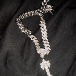 Diamond necklace, super shiny!