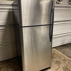 Excellent Kenmore Refrigerator Freezer - Perfect Condition