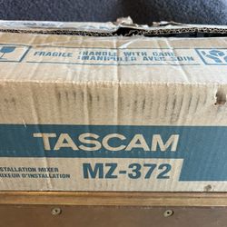 Mixer Tascam MZ372