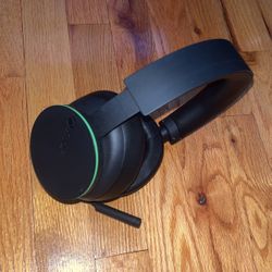 New Xbox Wireless Premium Headphones 