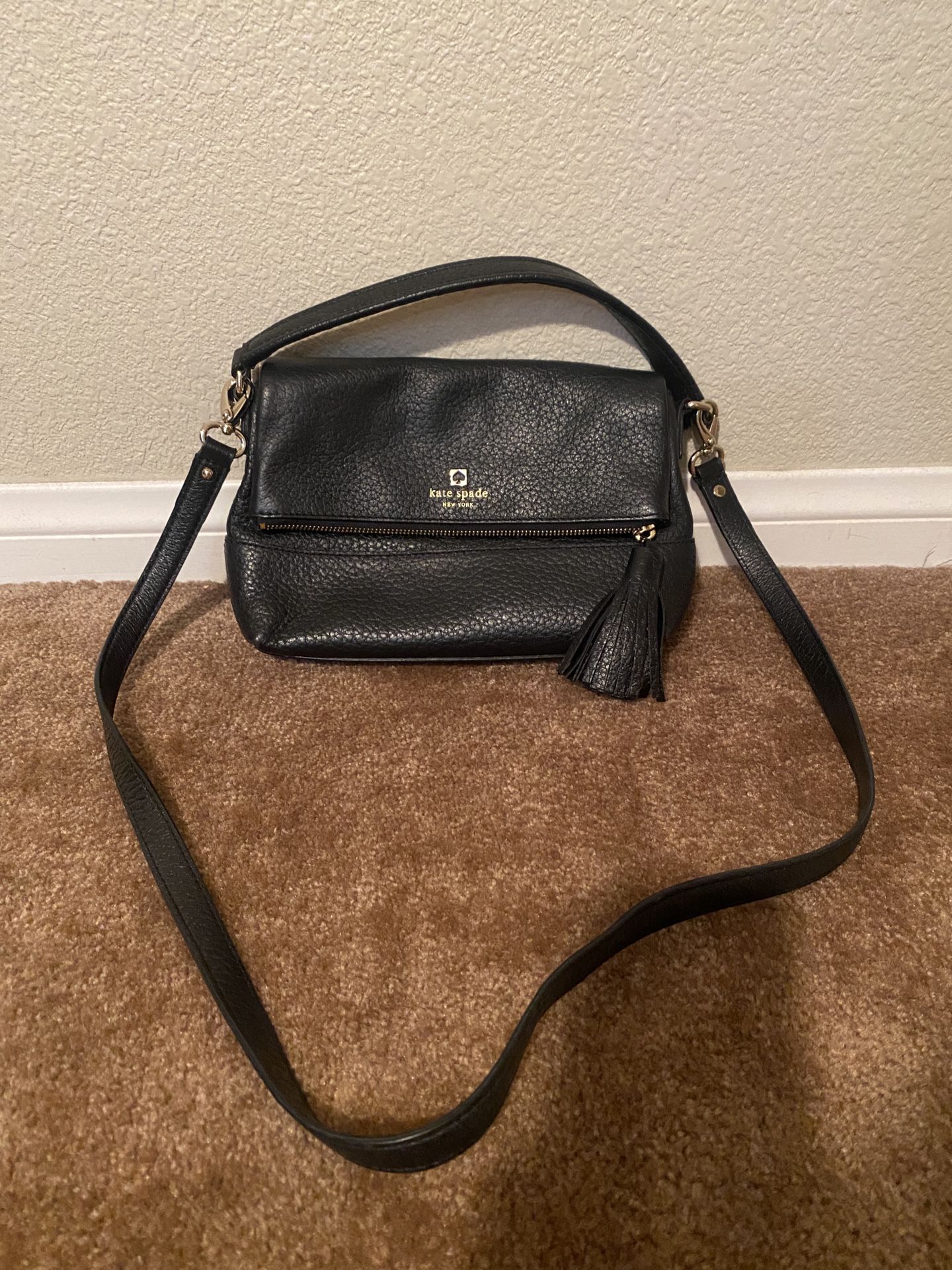Kate Spade black and gold purse with original tags for Sale in El Paso, TX  - OfferUp