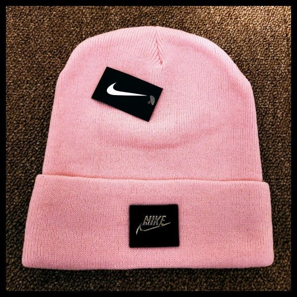 NIKE BEANIE HAT. 