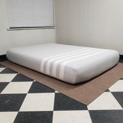 Full size mattress - can DELIVER almost anywhere for $20 extra - gently used and in very good condition 😍