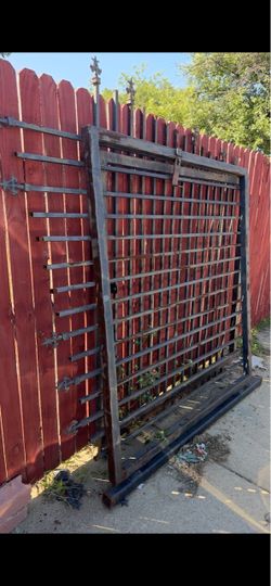2 metal gates
