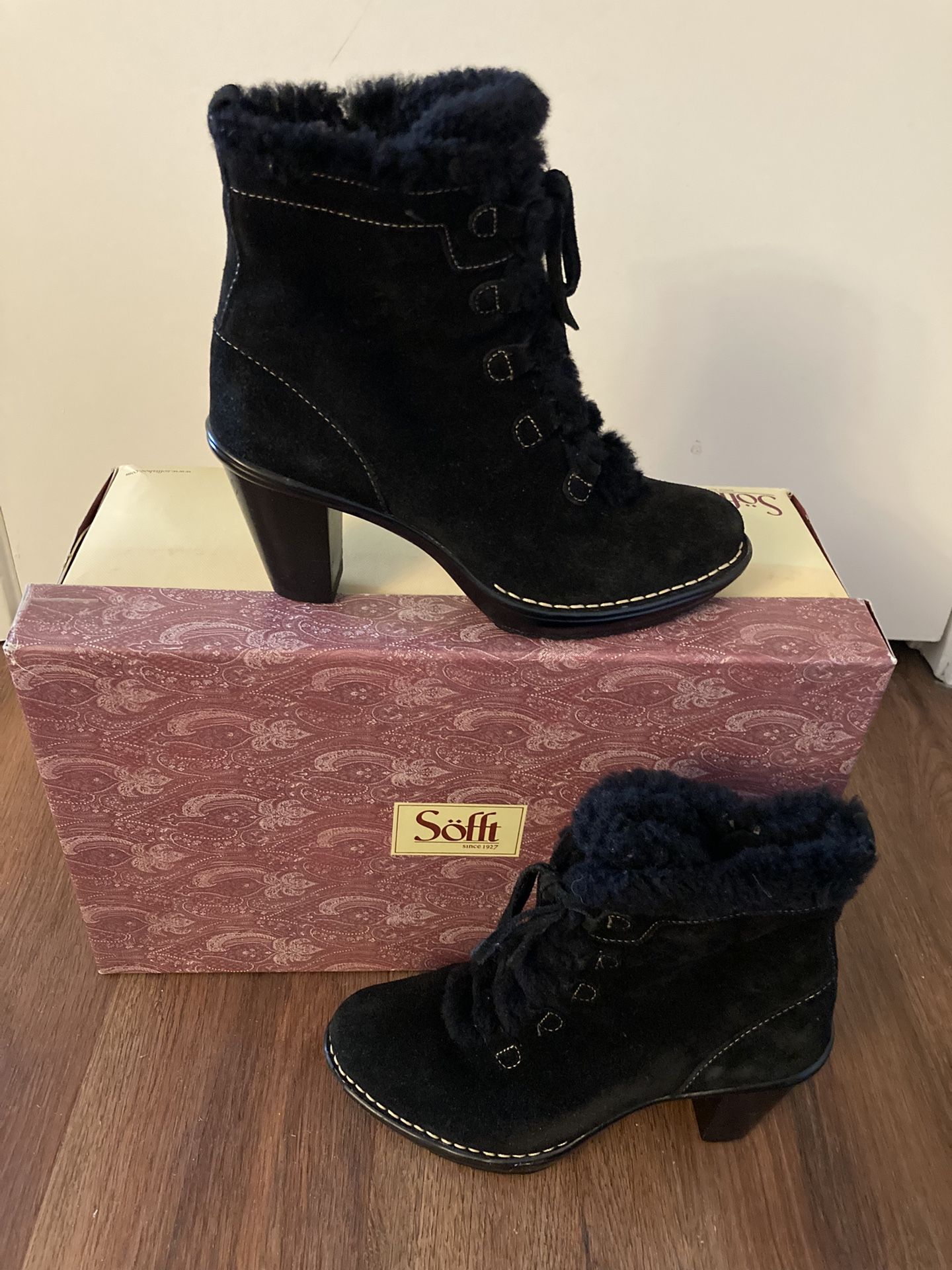 Sofft Suede Boot Size 6