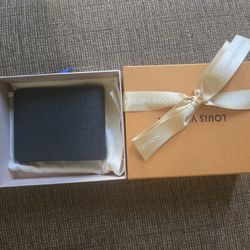 New In Box Authentic Louis Vuitton  Men Wallet 