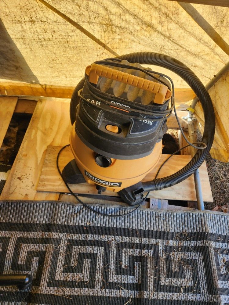 10 GALLON BUCKET - RIDGID TOP WET & DRY VACUUM CLEANER