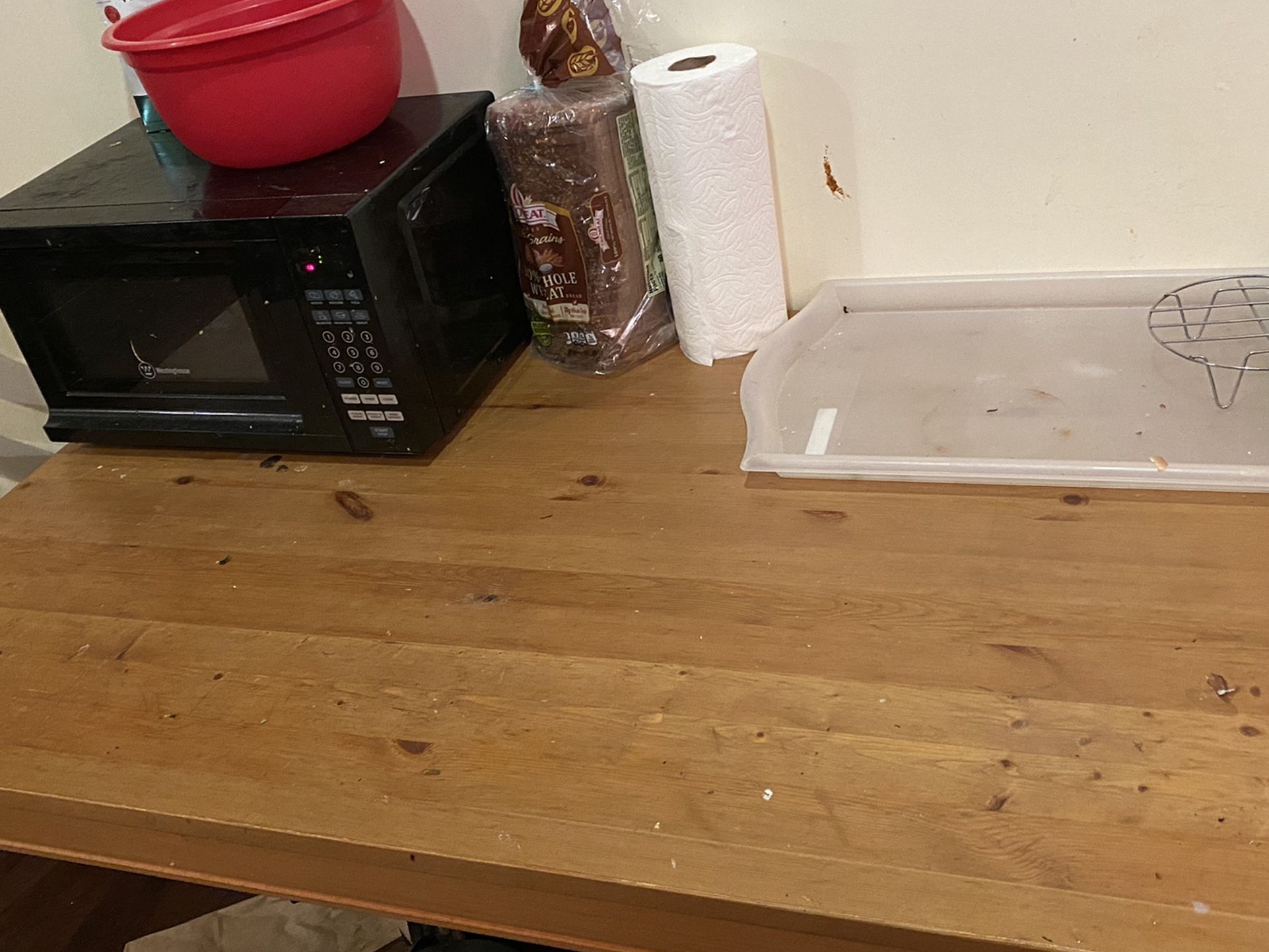 Bugs free Dining table with 3 chairs available for free pick up