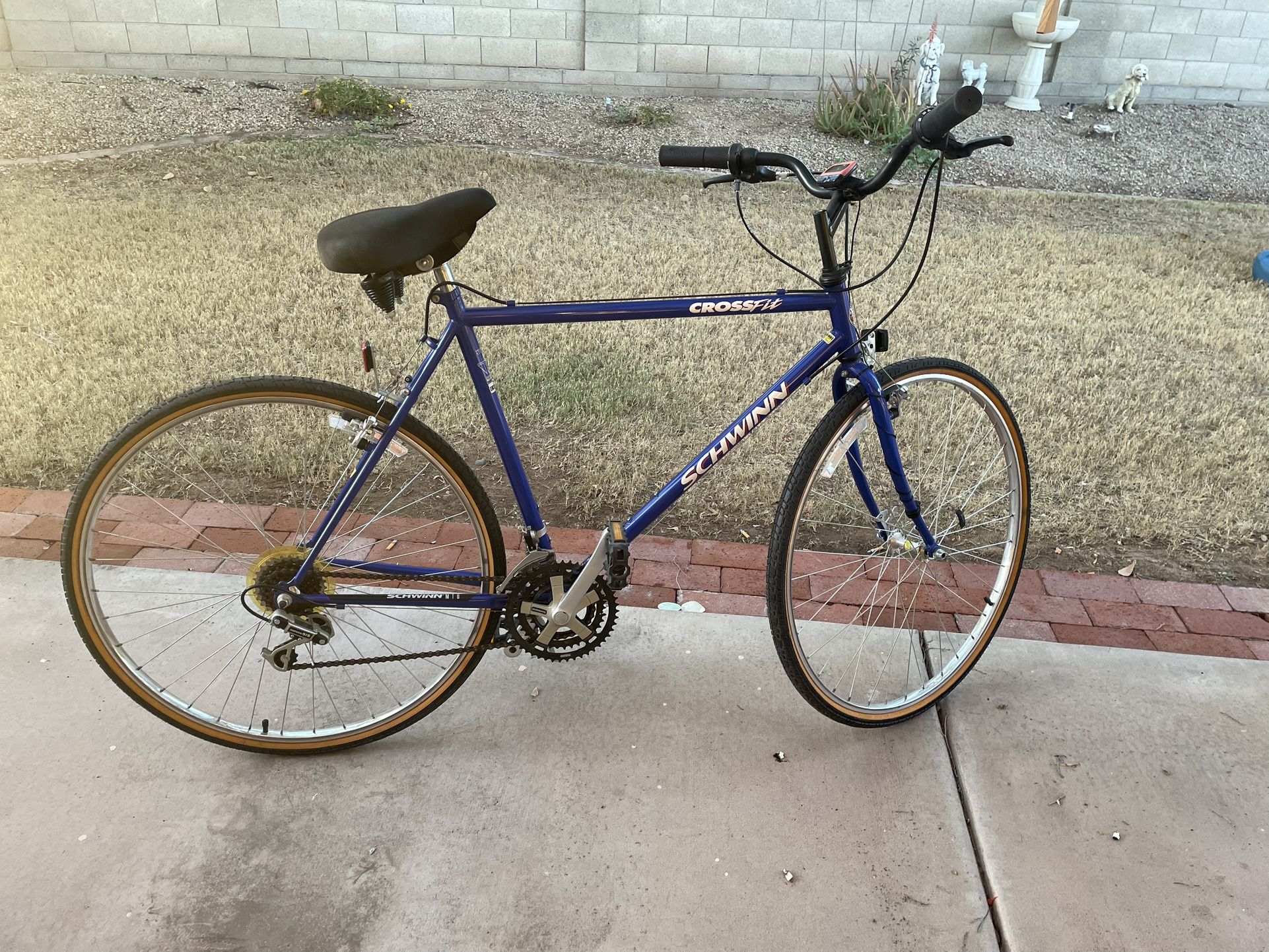 Vintage Schwinn cross fit bicycle - Main Image