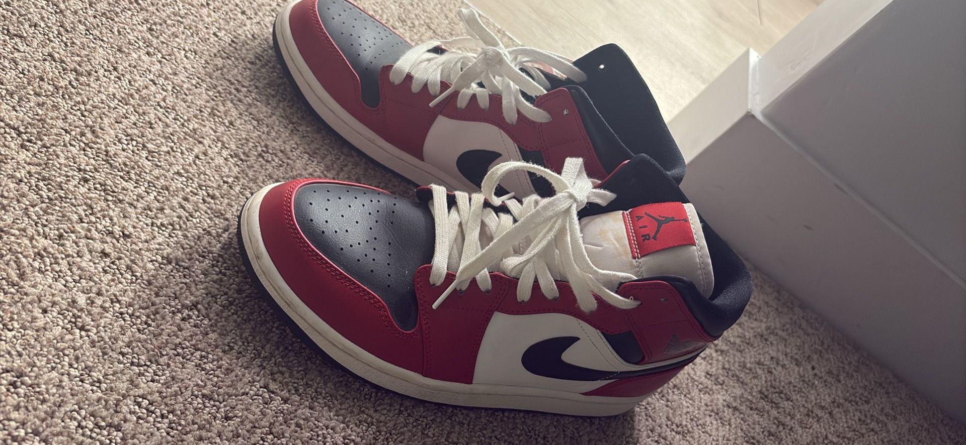 Jordan 1 Chicago Mid Size 10.5