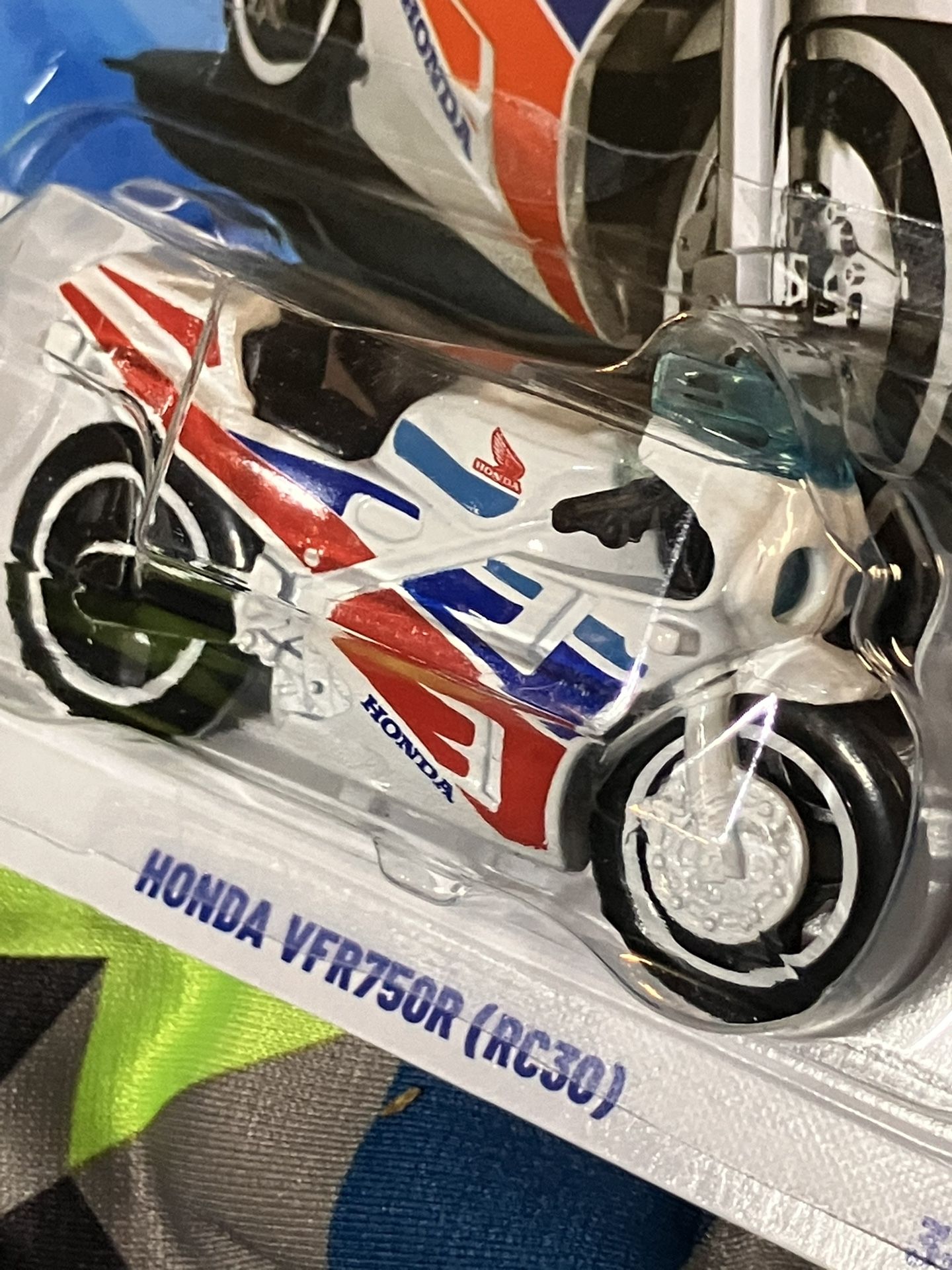 HOT WHEELS… HONDA VFR750R (RC30)