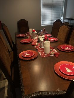 🚨MUST GO TODAY🚨 Beautiful Solid Wood Dining Table w/ 6 Chairs – Great Condition 🍽️✨