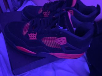 Red thunder Jordan 4s size 11