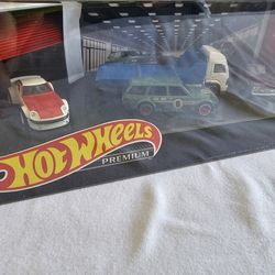Hot Wheels Nissan Garage Diorama 🔥 with protector