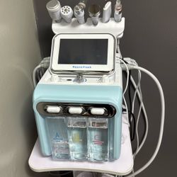 Hydra Dermabrasion Machine – Like New Only used for one month, just opened. I was renting a space and am now relocating, so I no longer need it. Origi