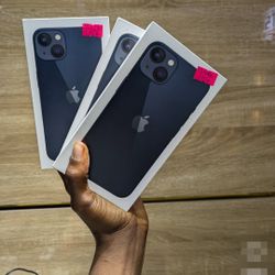 iPhone 13 Unlocked With Warranty 