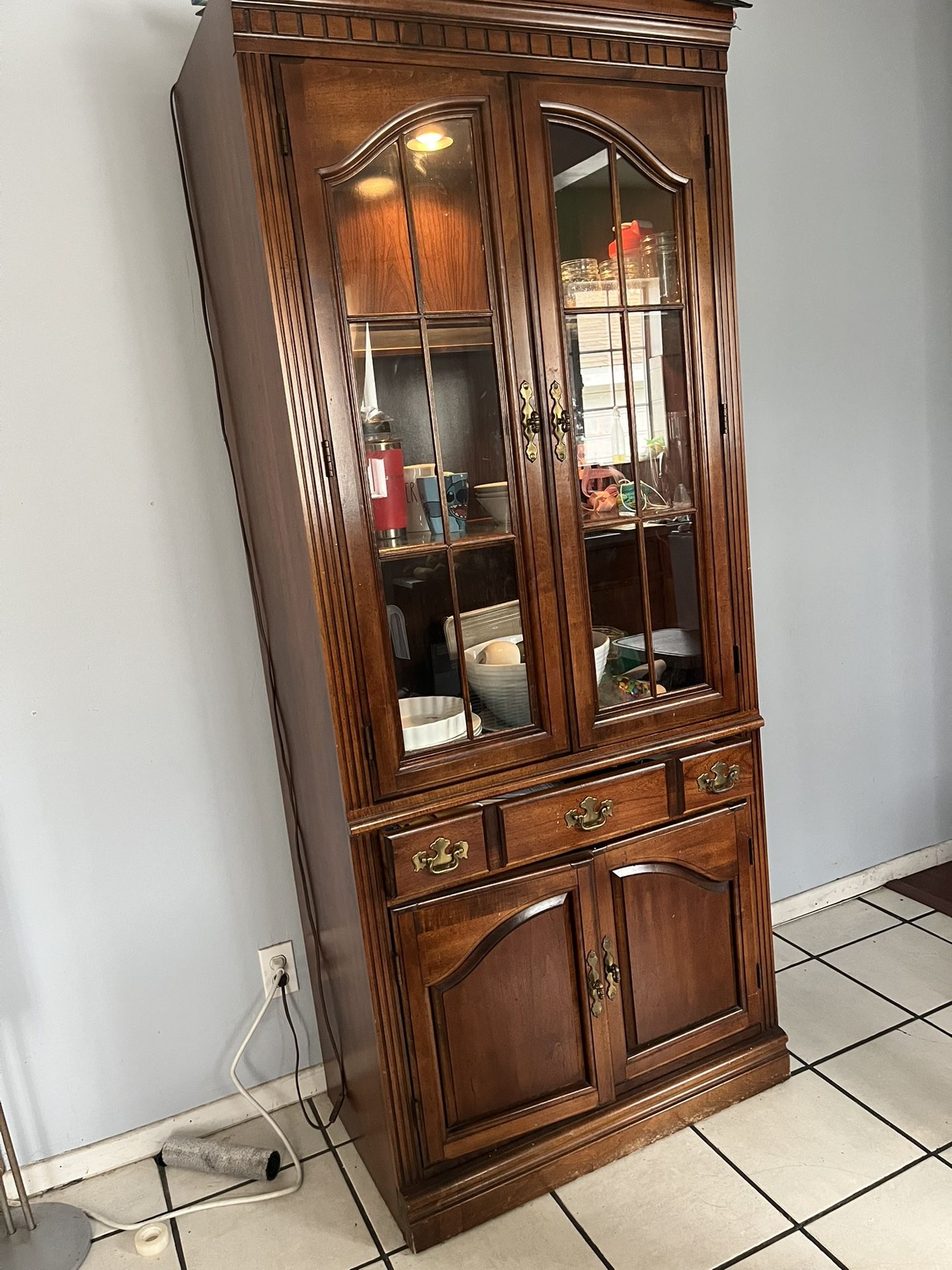 Mueble De Madera Con Luz