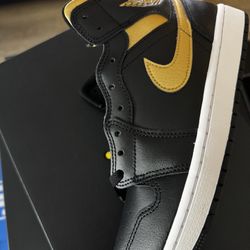 Jordan 1 Mid 