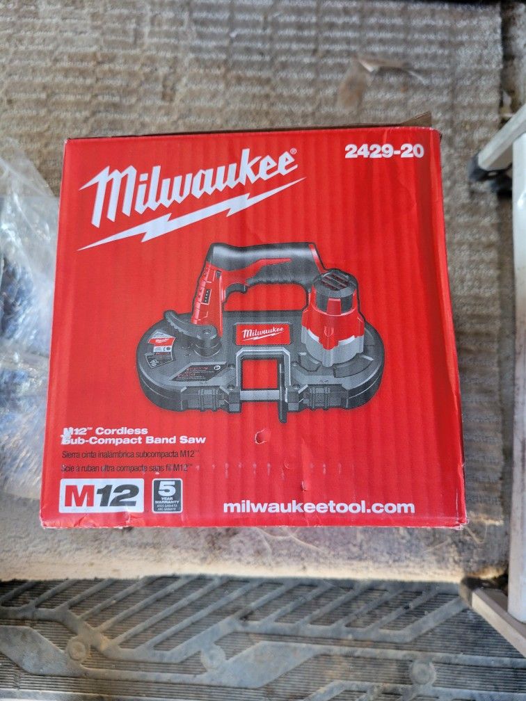 Milwaukee Band Saw M1