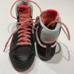 NIKE Black/Pink Canvas Shoes, Size 5Y (Big Kid)