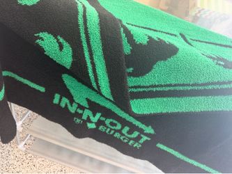 In n out reversible blanket