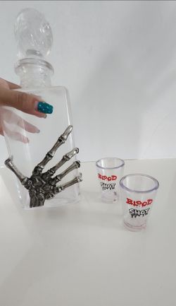 Halloween Skeleton Hand Decanter set 💀 Juego de licorera con mano de esqueleto