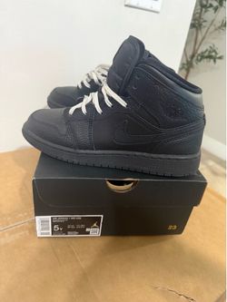 Kids shoes size 5