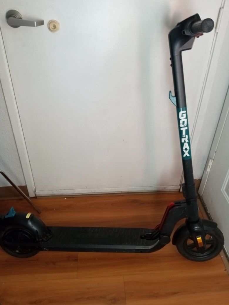 GoTrax Apex PRO Commuting Electric Scooter - Black