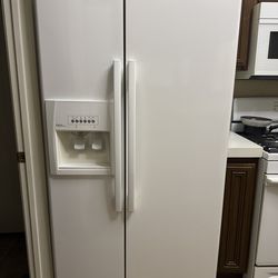 Whirlpool fridge – compressor dead, perfect for parts – pickup only