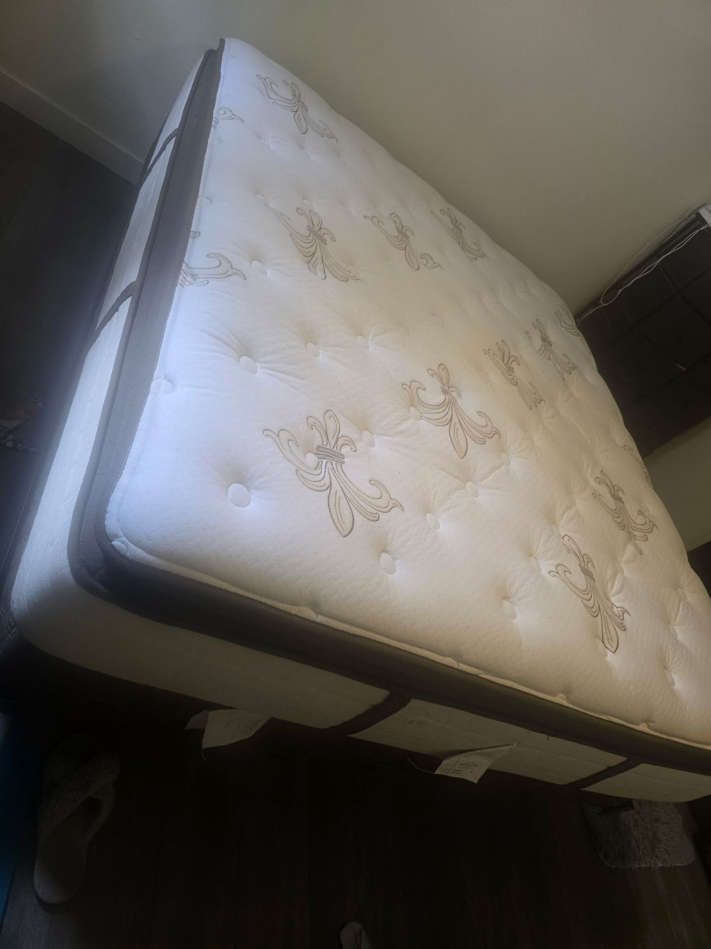 Sterns & Foster's Matress w/ Base