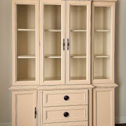  Cream Display Hutch / China Cabinet – Great Condition!