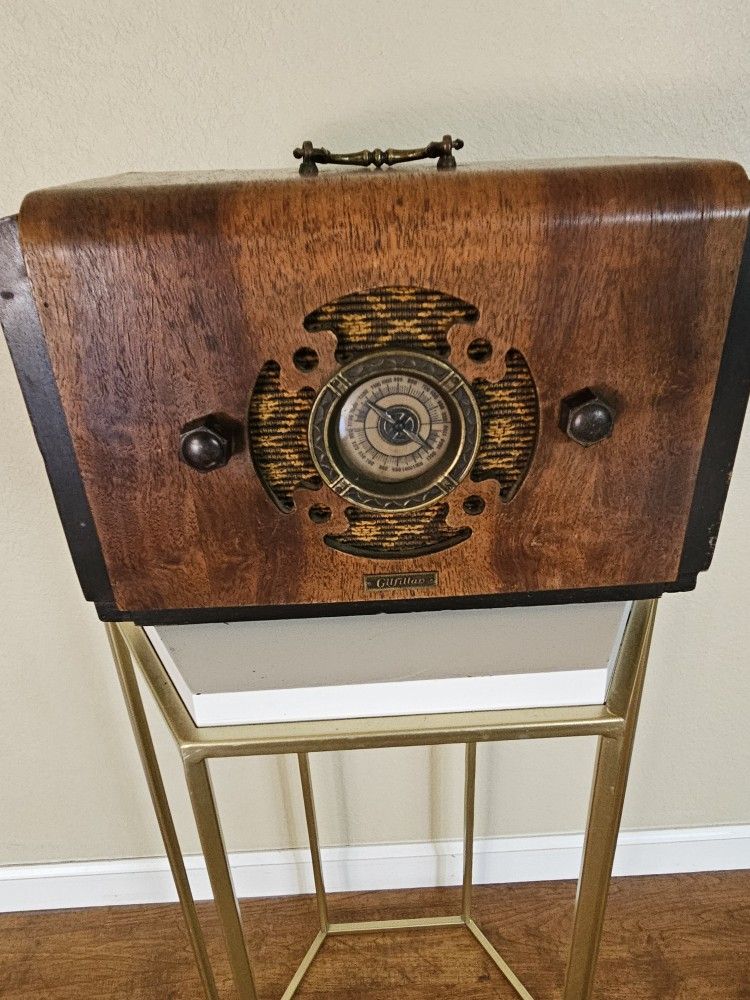 Vintage Gilfillan Model 4T Tube Radio 1930s Restored Antique - Works Great - $90