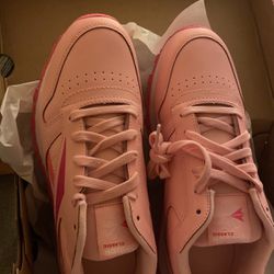 NIB Reebok Classic Size 7 Running Shoes Pink