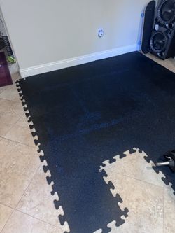 Gym Flooring Tile 18”x 18” X 0.5” Durable Heavy Duty 6 Months Old In Brand New Condition Paid Over $1,500.00 For 350 Sq.ft