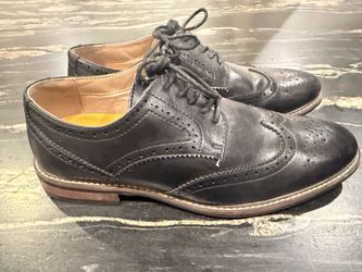 Black dress shoes