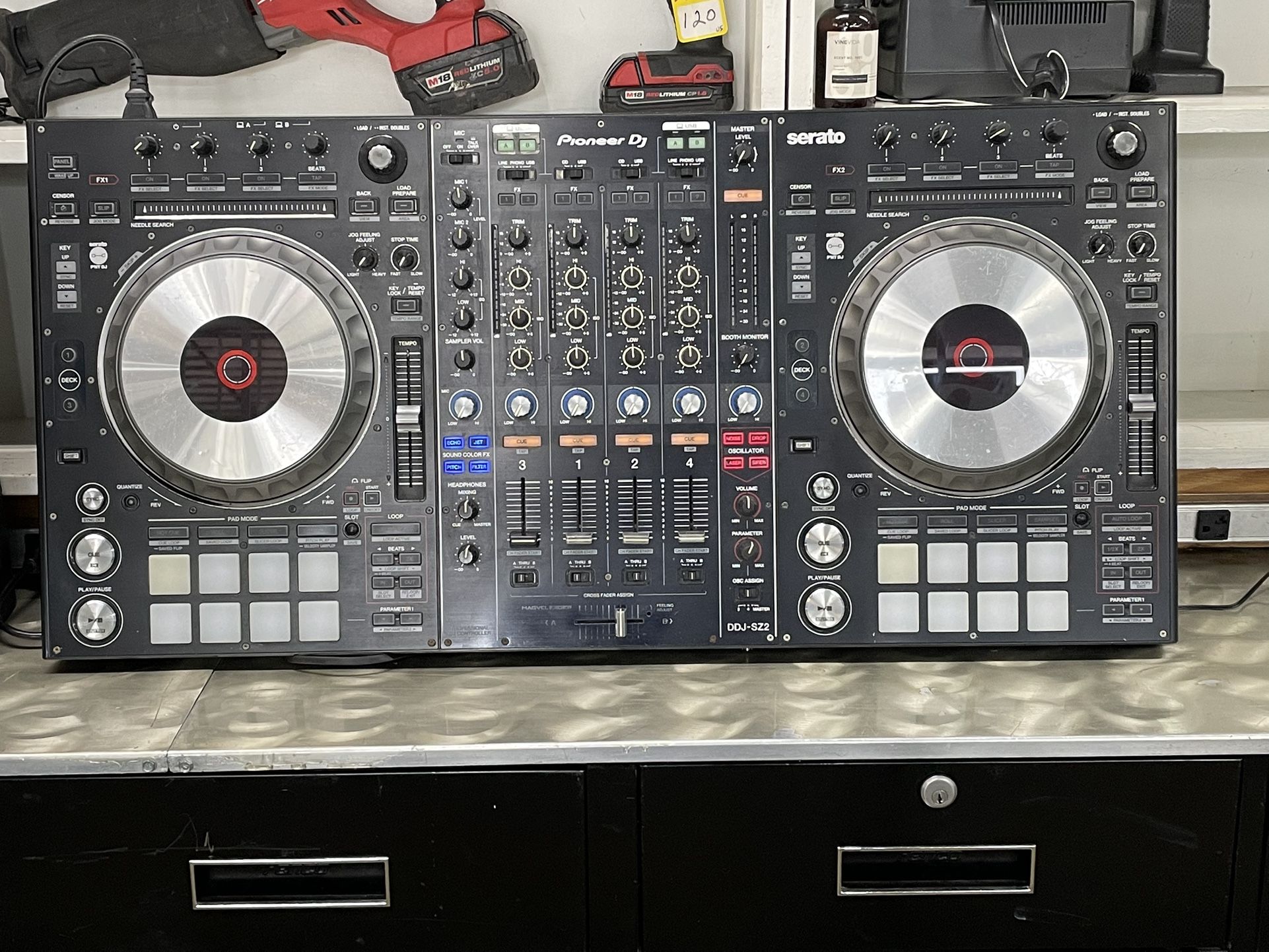 Pioneer DJ SERATO Model: DDJ-SZ2