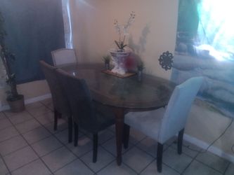Round Dining Table with 3 Chairs