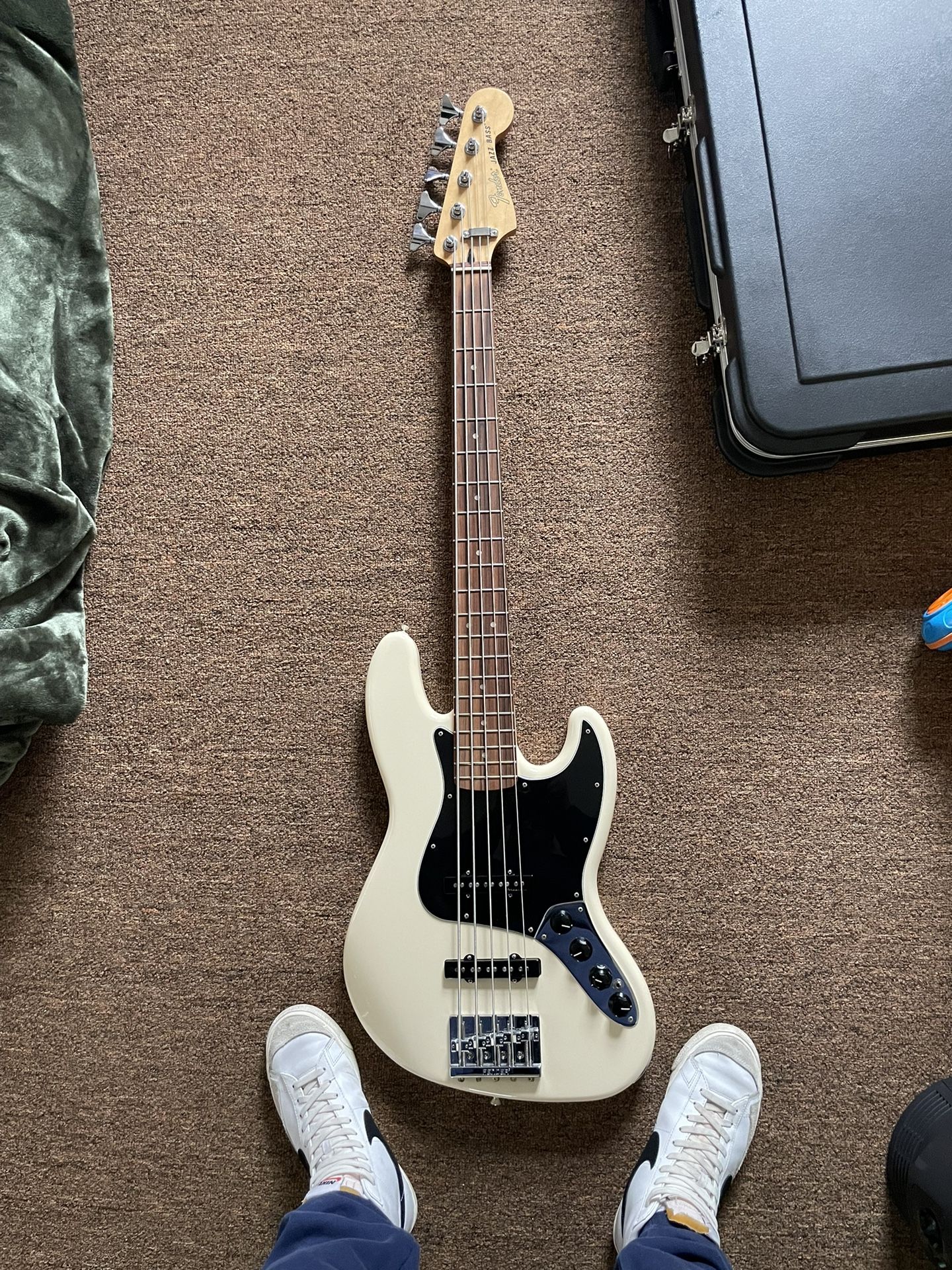 Fender Deluxe Active Jazz Bass V 