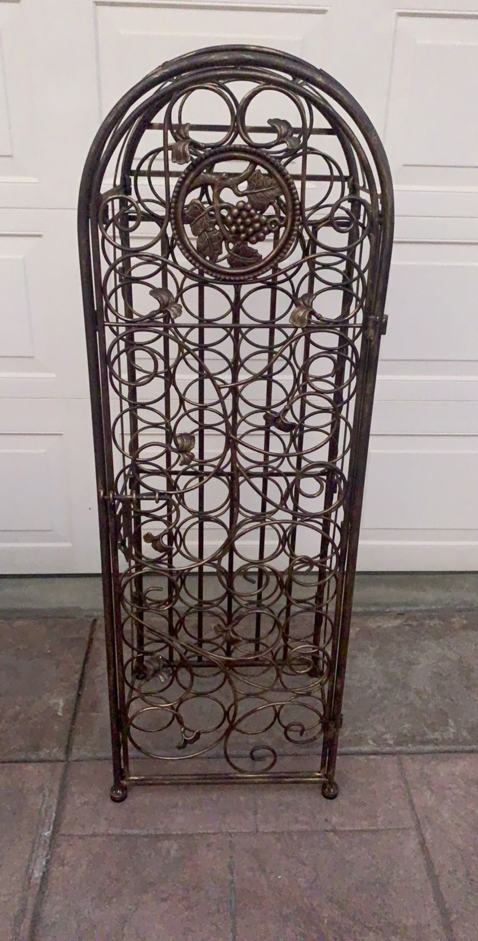 Brand new Metal design wine bottle holder stand up rack