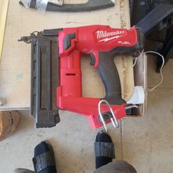 18 Gauge Brad Nailer Battery Opperated