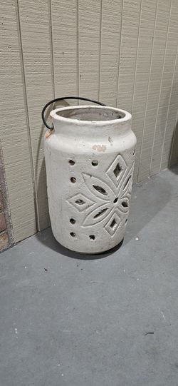 TERRACOTTA. CONTAINER. with. METAL. HANDLE