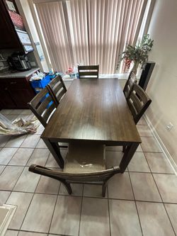 Dining table set