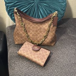 Coach/Wallet /chain